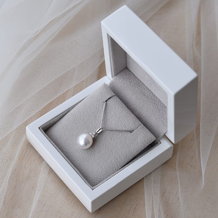 Perle Anhänger auf der Kette in Eppi-Geschenkbox 67149