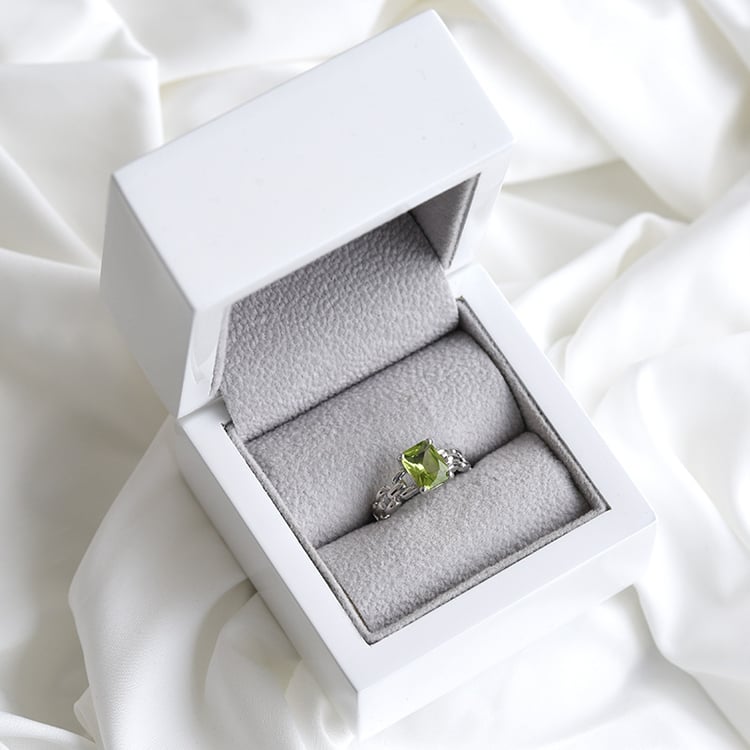 Einzigartiger Silberring mit Olivin Caylea 84703
