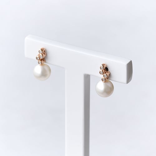 Ohrringe mit Diamanten und weißen Perlen Nayonika