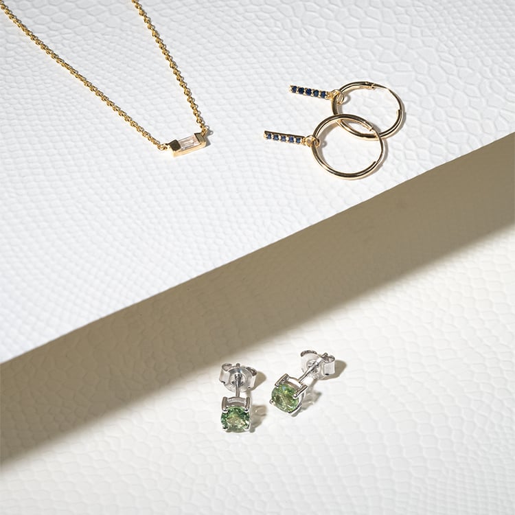 Silberne Ohrringe mit grünen Saphiren Conchur 129236