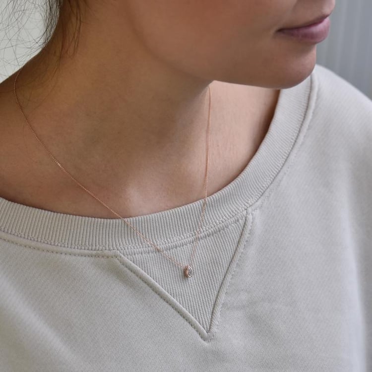 Goldener Anhänger mit Diamant 49540