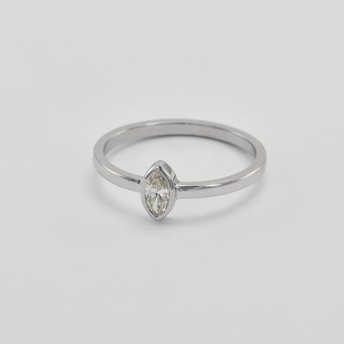Goldring mit Marquise GIA zertifiziertem Diamant Alua