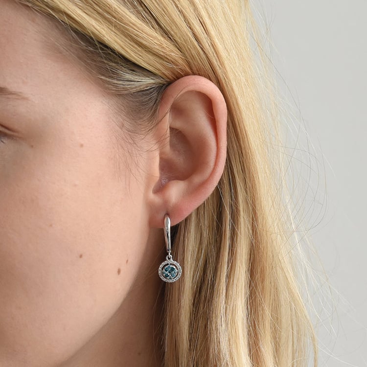 Weißgold Ohrringe mit Diamanten und Topasen im Ohr 72343