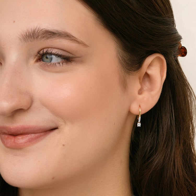 Goldene Hängeohrringe mit natürlichen Diamanten 158778