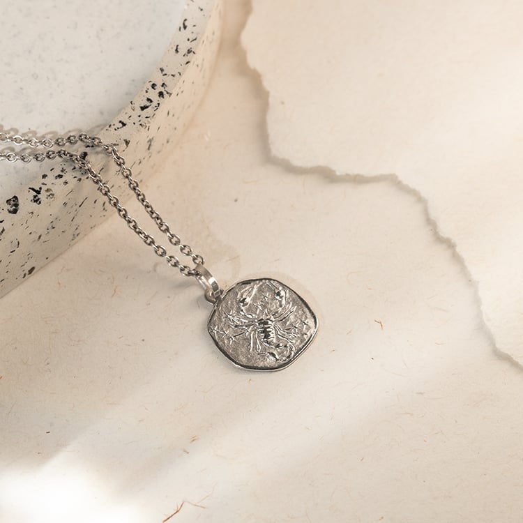 Silberanhänger mit Symbolen des Tierkreiszeichens Skorpion 136689