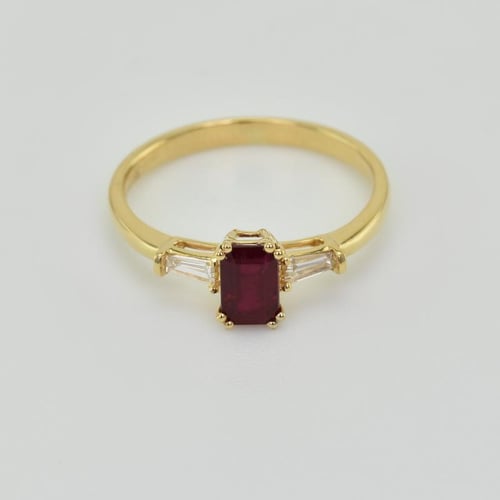 Verlobungsring mit Rubin und Baguette Diamanten Gracie