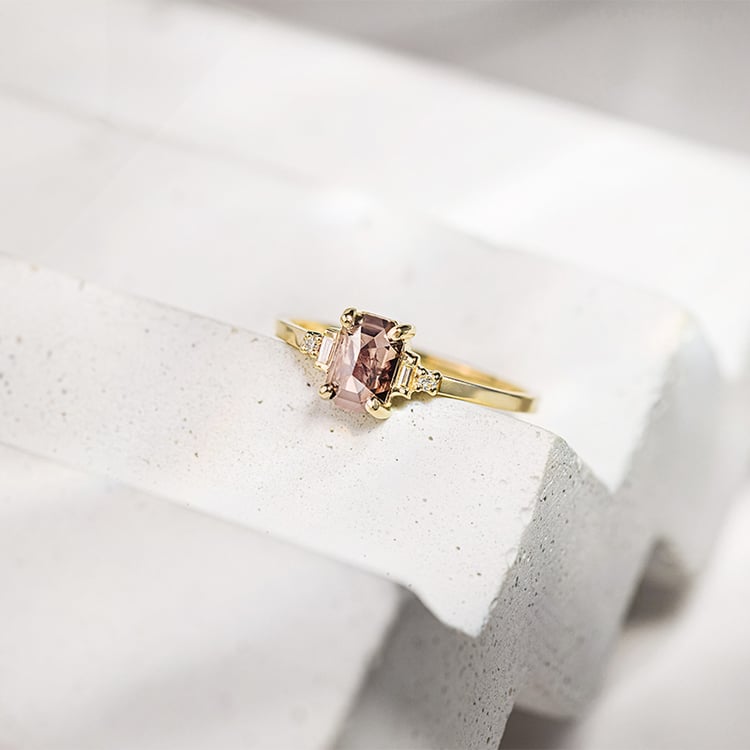 Ring mit Salt and Pepper Diamant und Seitendiamanten Cilla 153075