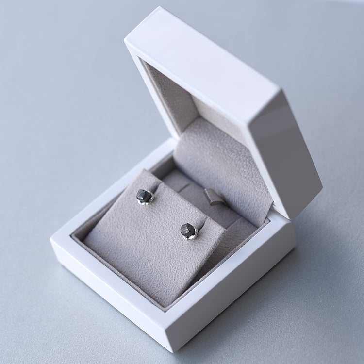 Originelle Ohrstecker mit ungeschliffenen Diamanten Ari 58504