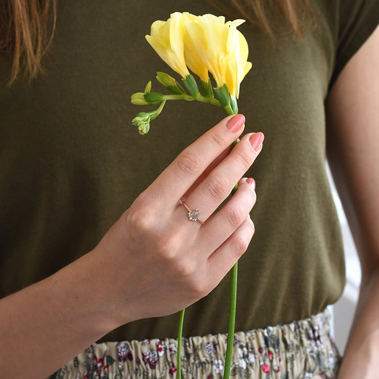 Verlobungsring mit einem Salt and Pepper Diamanten Ange 82538