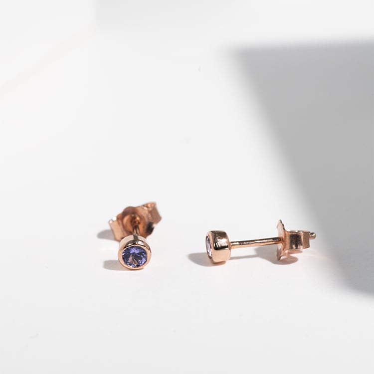 Minimalistische Ohrstecker mit Tansaniten in Bezelfassung Tofine 123342