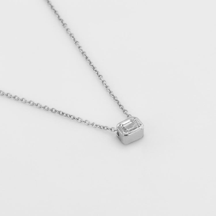 GIA Diamant im Smaragdschliff auf der Kette 50679