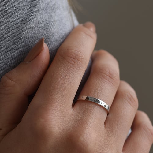 Goldring mit Gravur und Edelstein Ihrer Wahl Bellamy