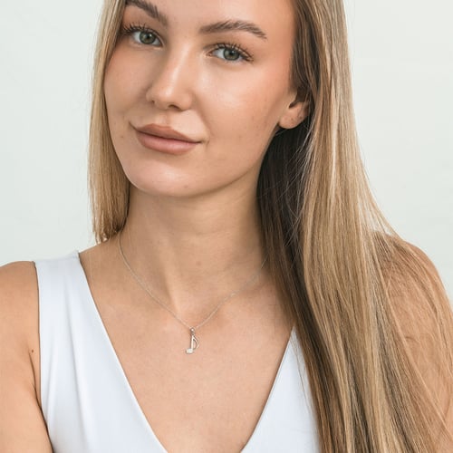 Anhänger aus Gold mit Lab Grown Diamanten in Form einer Note Bety