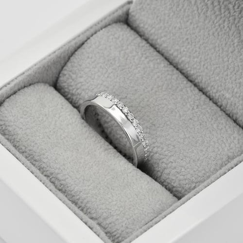 Goldring voller Diamanten Hevanna