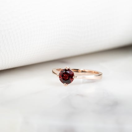 Verlobungsring mit Granat Mahiya
