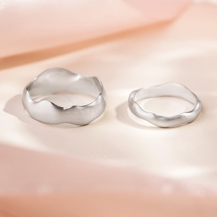 Glänzende Eheringe aus Gold 157078