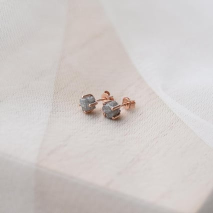 Ohrringe in 585 Gold mit ungeschliffenen Rohdiamanten Winnie