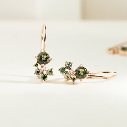 Cluster Ohrringe mit Moldaviten, Saphiren und Diamanten Gita