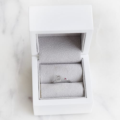 Ring mit Diamanten mit Buchstaben und Edelstein nach Wahl Armand