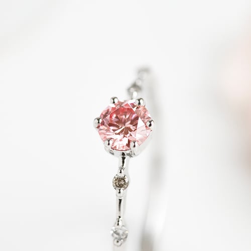 Verlobungsring mit zertifiziertem Fancy Pink Lab Grown Diamanten Imelda
