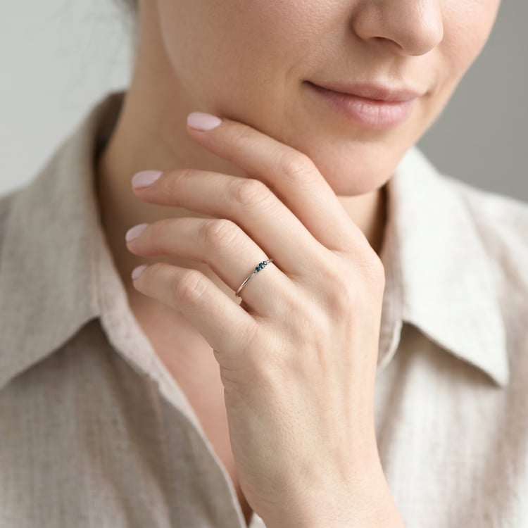 Ring aus Silber mit blauen Diamanten Nicklas 170395