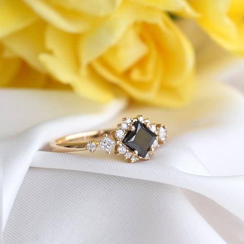 Perfekter Ring mit schwarzem Diamanten und Moissaniten Medrie