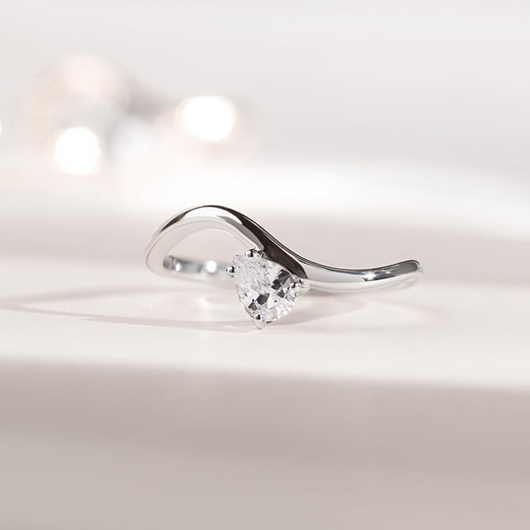 Verlobungsring mit tropfenförmigem Lab Grown Diamanten 170121