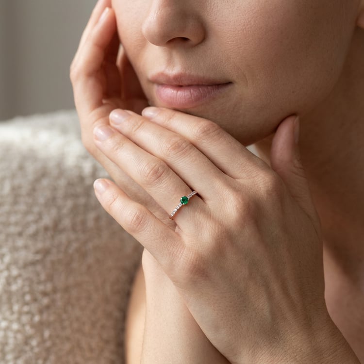 Silberring mit Smaragd und seitlichen Lab Grown Diamanten Mikey 171038