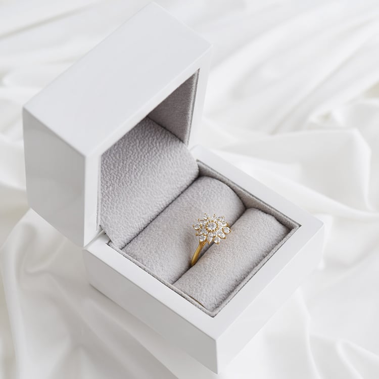 Ring mit Blume aus Diamanten Yuriy 89977