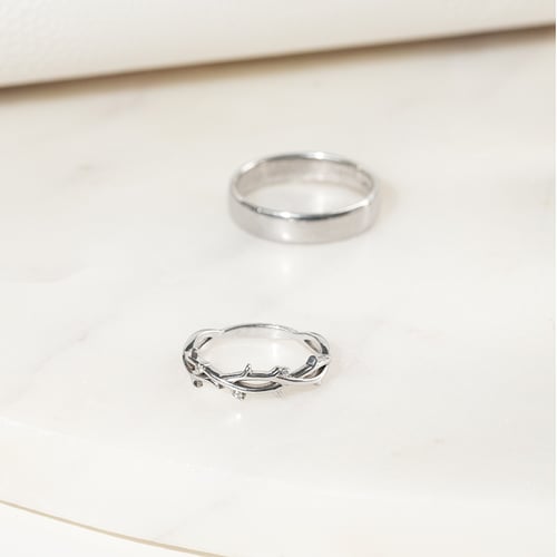 Zarter Ring mit einem Zweiglein und Lab Grown Diamanten Hamana