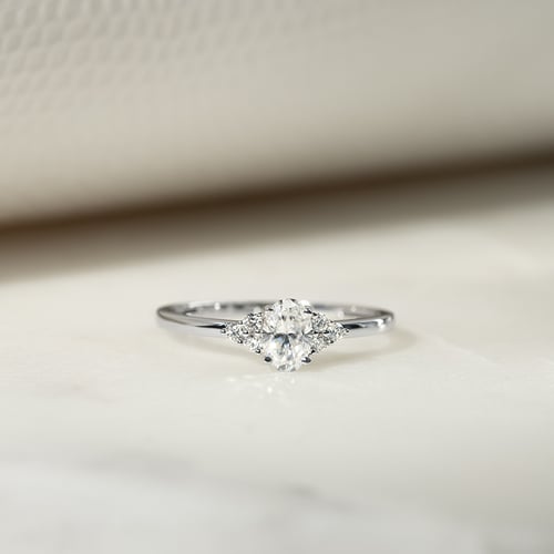 Verlobungsring mit Moissaniten und Lab Grown Diamanten Sheldo
