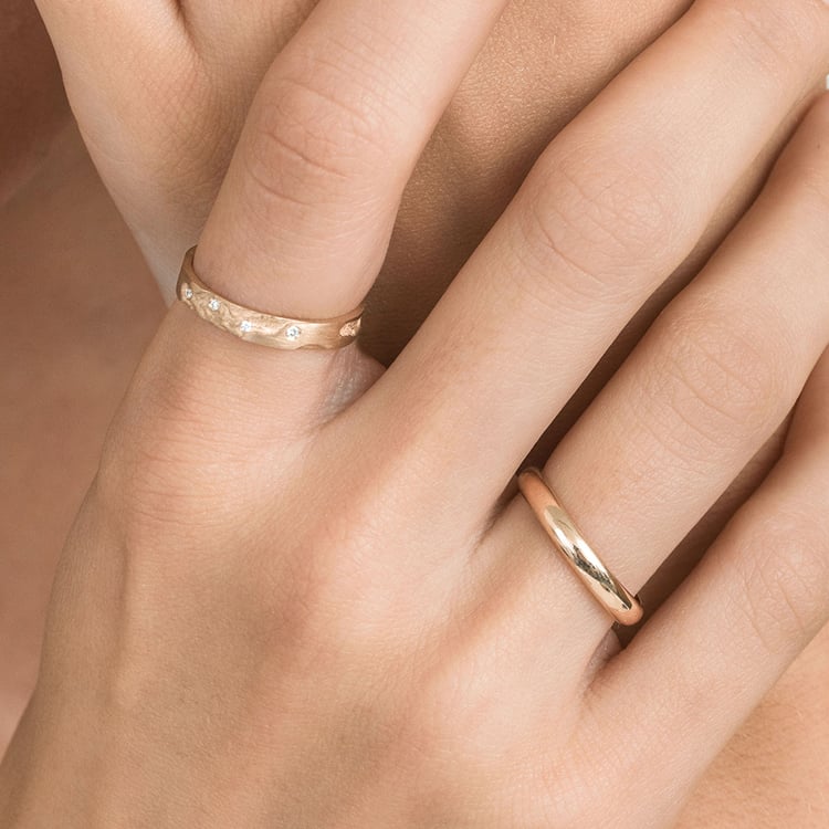 Goldene Eheringe mit von Hand gravierter Oberfläche Cley 163754