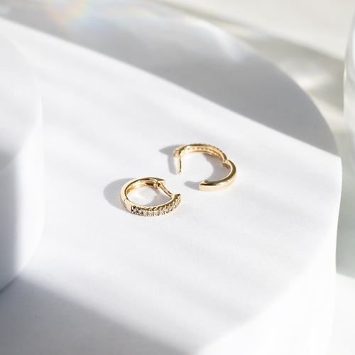 Elegante Gold Creolen mit Lab Grown Diamanten Gomati