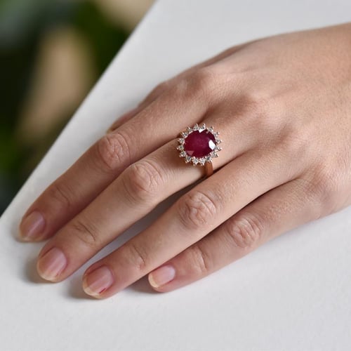 Goldring mit Rubin und Diamanten Tubiah