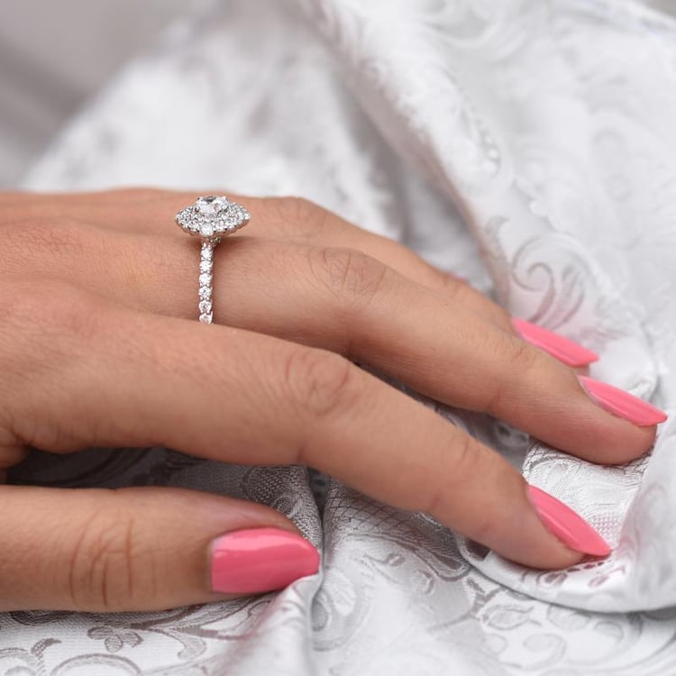 Doppelter Halo-Verlobungsring mit Lab Grown Diamanten Belen 68399
