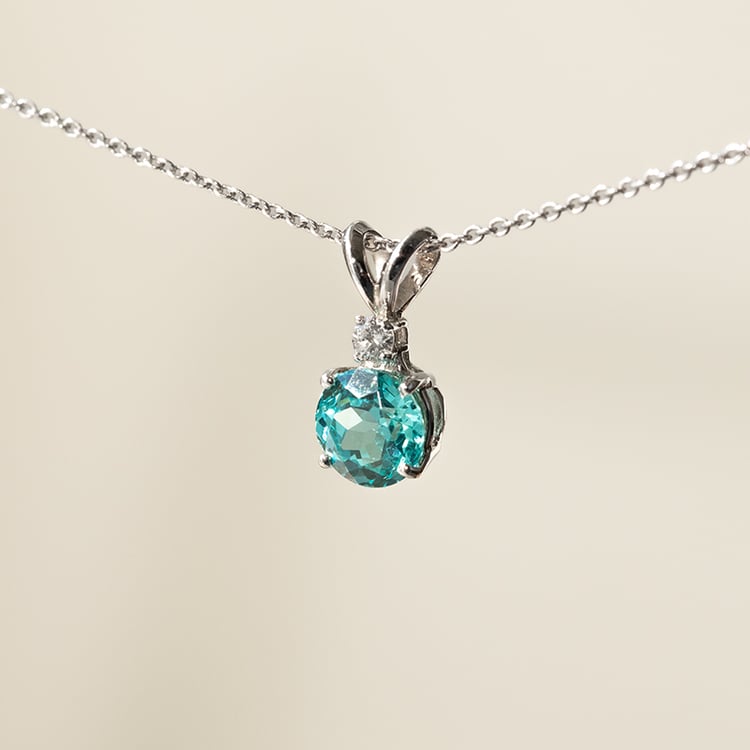 Goldener Anhänger mit rundem Lab Grown Paraiba Turmalin Marco 136946
