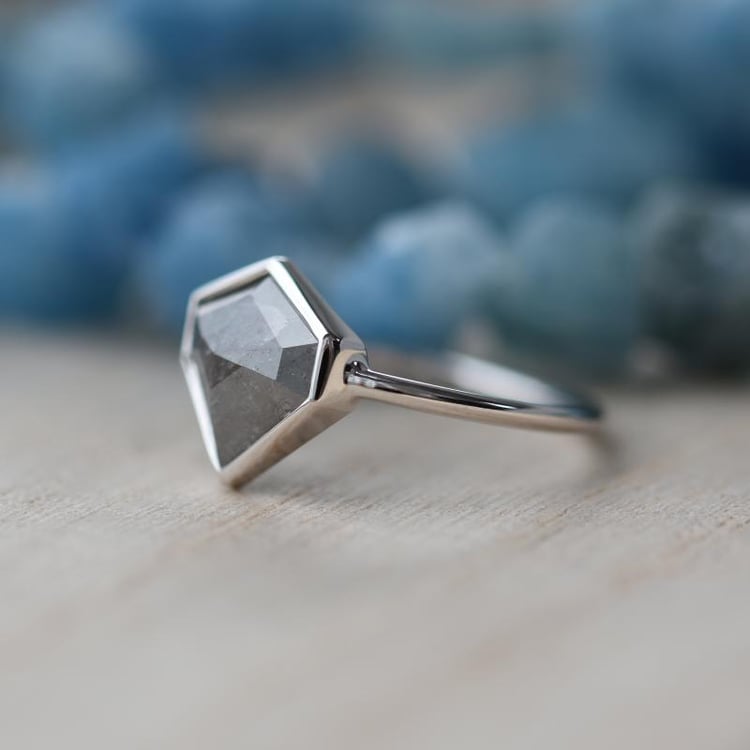 Ring mit Salt and Pepper Diamant Socorro 44225