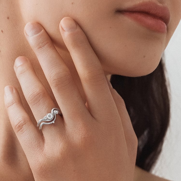 Elegantes Verlobungs-Set aus Ringen mit Lab Grown Diamanten 156011