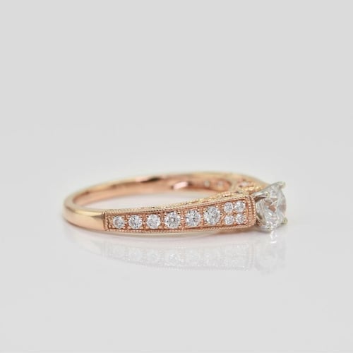 Verlobungsring im Vintage-Stil mit Moissanit und Lab Grown Diamanten Keran