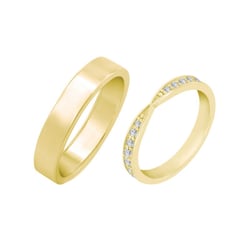 Zierlicher Eternity-Ring mit Lab Grown Diamanten und ein ein breiter flacher Ring Turpein