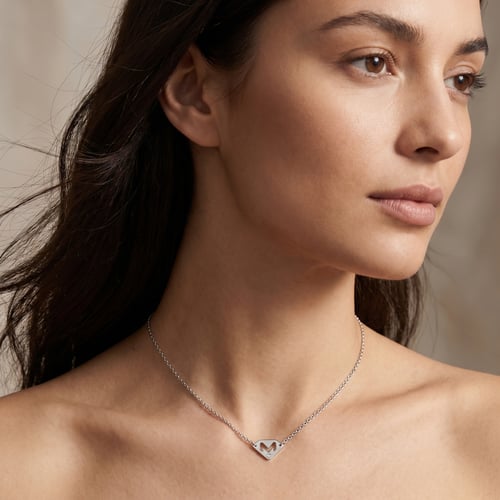 Goldkette mit dem Buchstaben M Lary