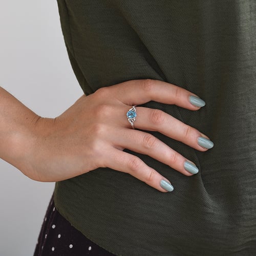 Goldener Topasring mit Diamanten Alanyse