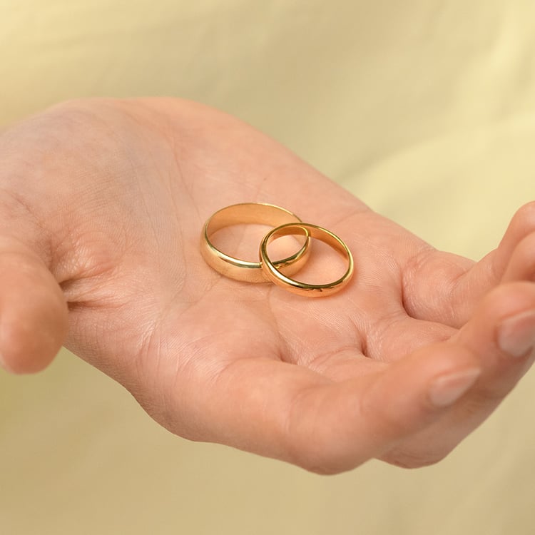 Abgerundete Eheringe aus Gold Ebie 156844