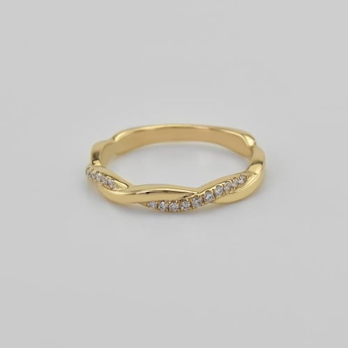 Einzigartiger Ehering mit Diamanten und klassischer Court Ring Malea