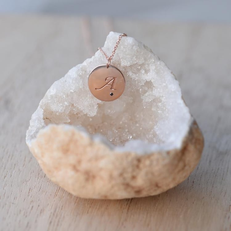 Goldener Anhänger mit schwarzem Diamant 52388