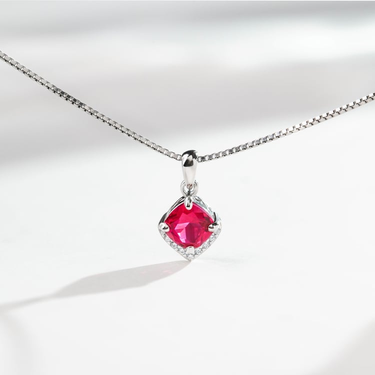 Silberner Anhänger mit simulierten Rubinen Augustin 165660