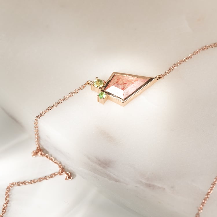 Halskette mit erdbeerrotem Achat, Olivin und Tsavoritgranat Milly 135321