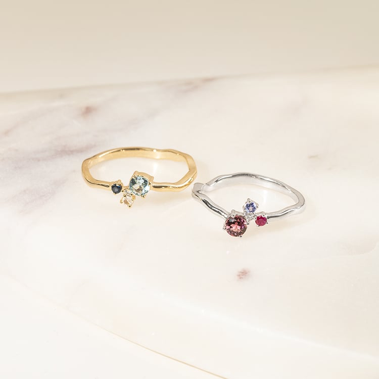 Silberner Cluster-Ring mit Aquamarin, Saphir, Mondstein und einem Diamanten Roche 141560