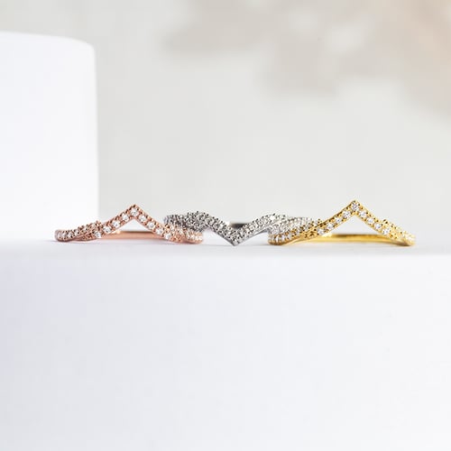Eternityring in V-Form mit Diamanten Zach
