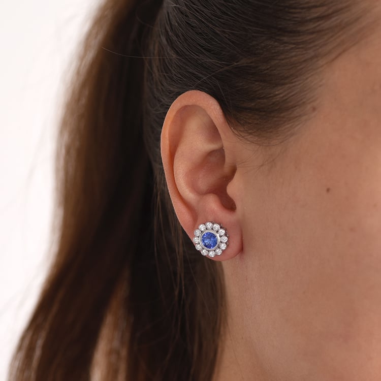 Goldene Ohrringe in Blütenform mit Tansaniten und Diamanten Una 62108